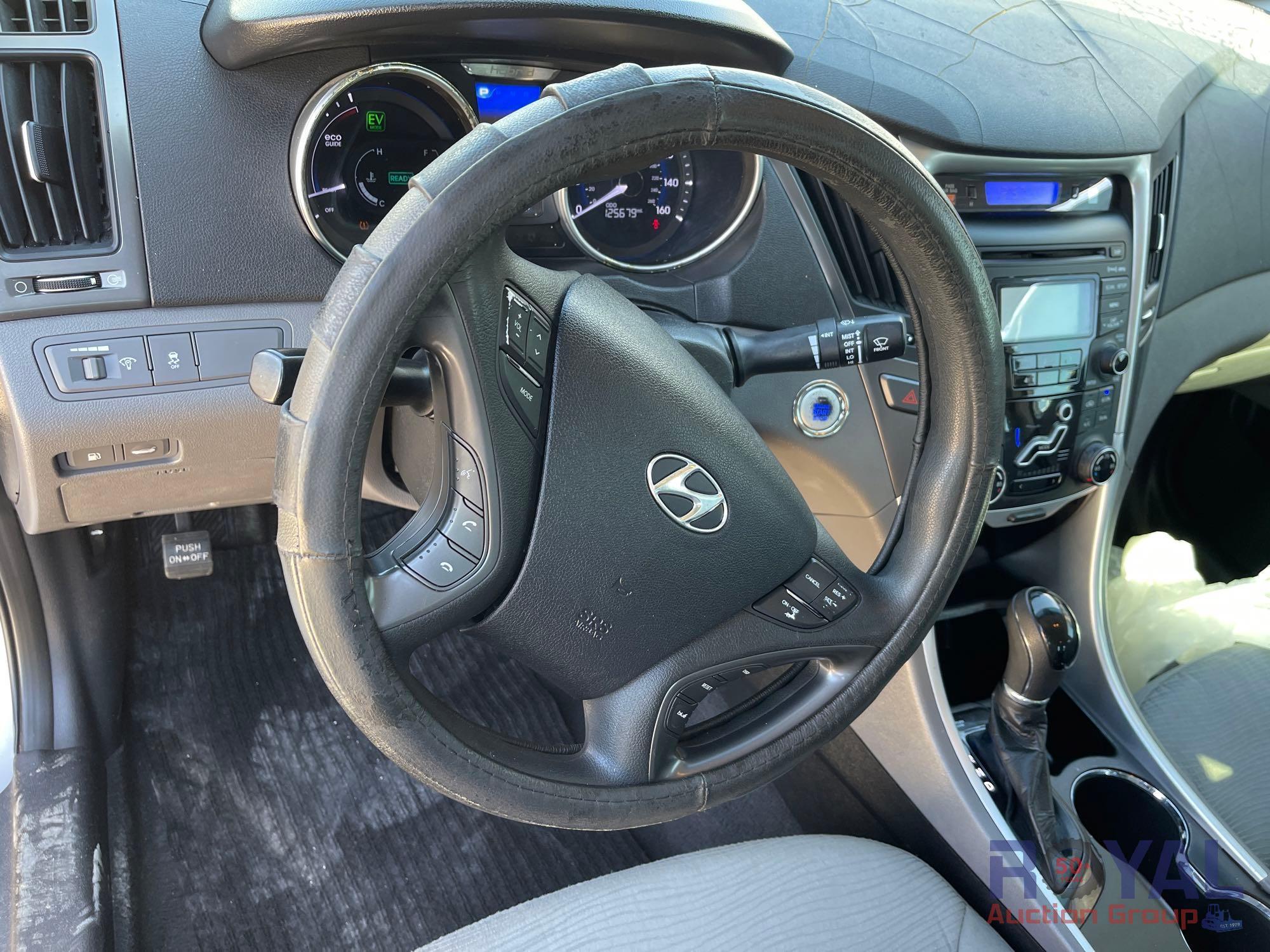 2012 Hyundai Sonata Hybrid Sedan