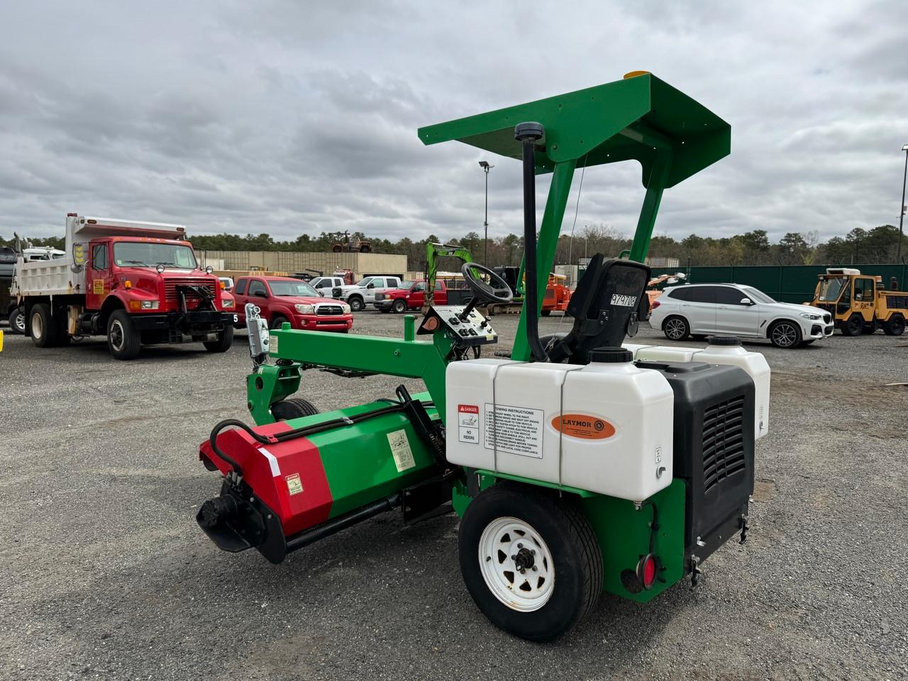 LAY-MOR SM 300 Sweeper