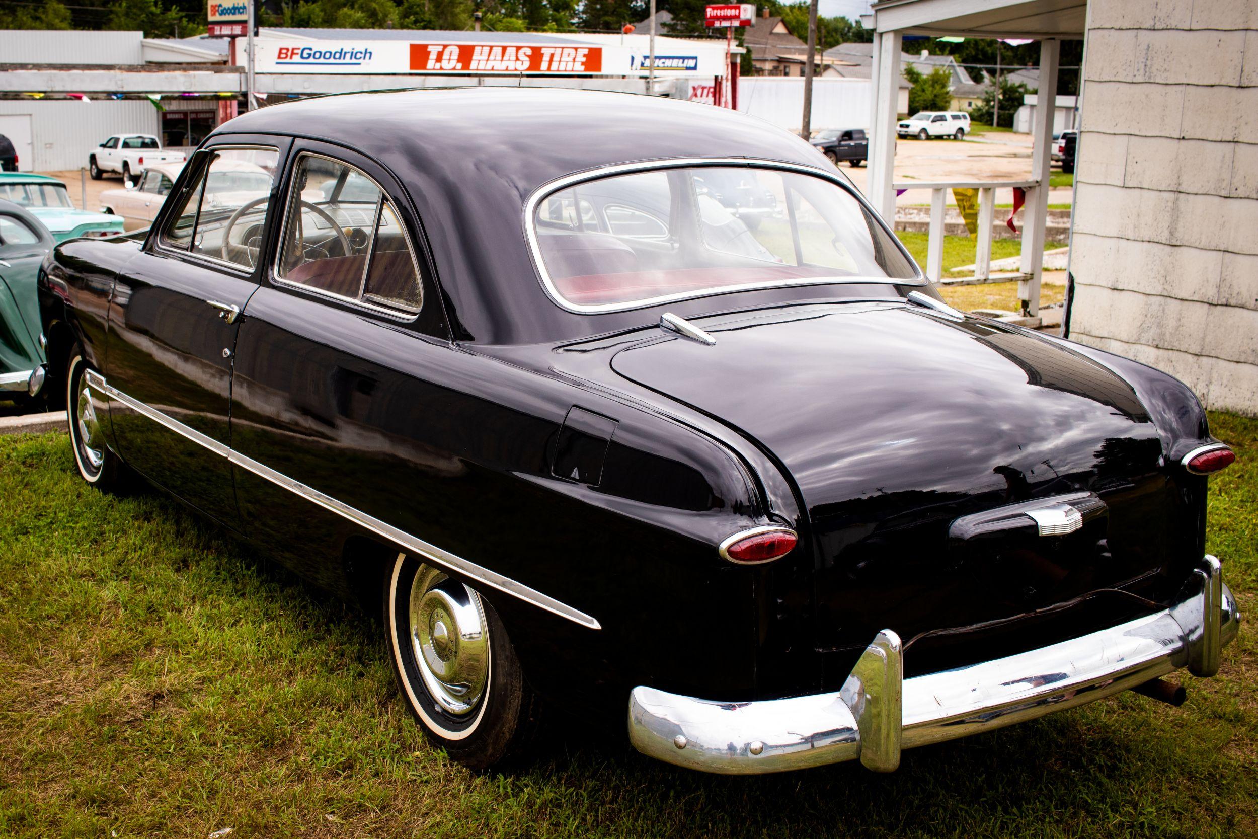 1950 Ford Custom 2dr Sedan