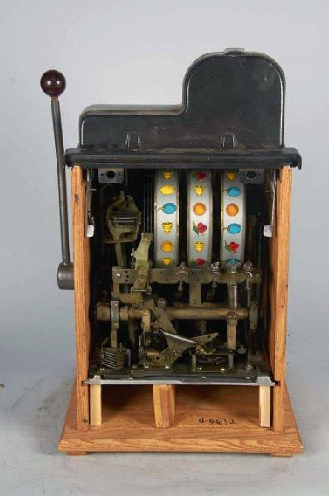 10 ¢ Mills Black Cherry Slot Machine 1946 -P-