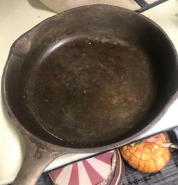 9 inch cast iron frying pan