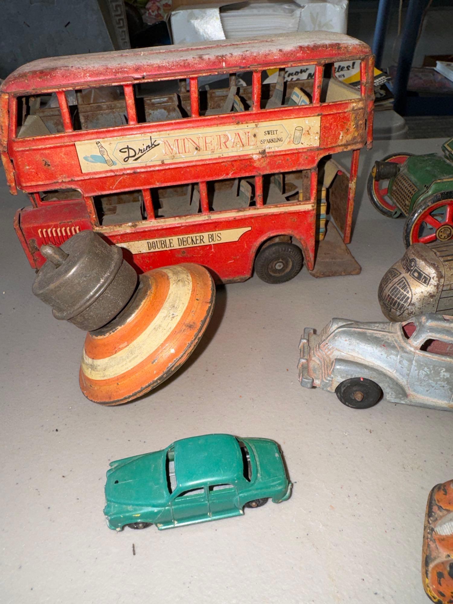 8 vintage toys