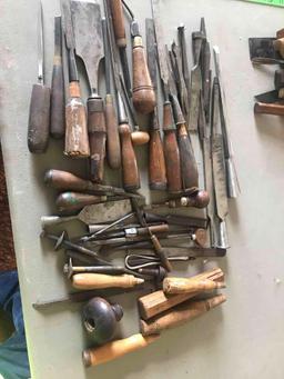 Lot of chisels and extra handles