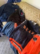 4 Chicago Bears pullovers xxl living room