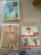 Large lot of a sort of baseball cards from 1959 to 1980 /living rm