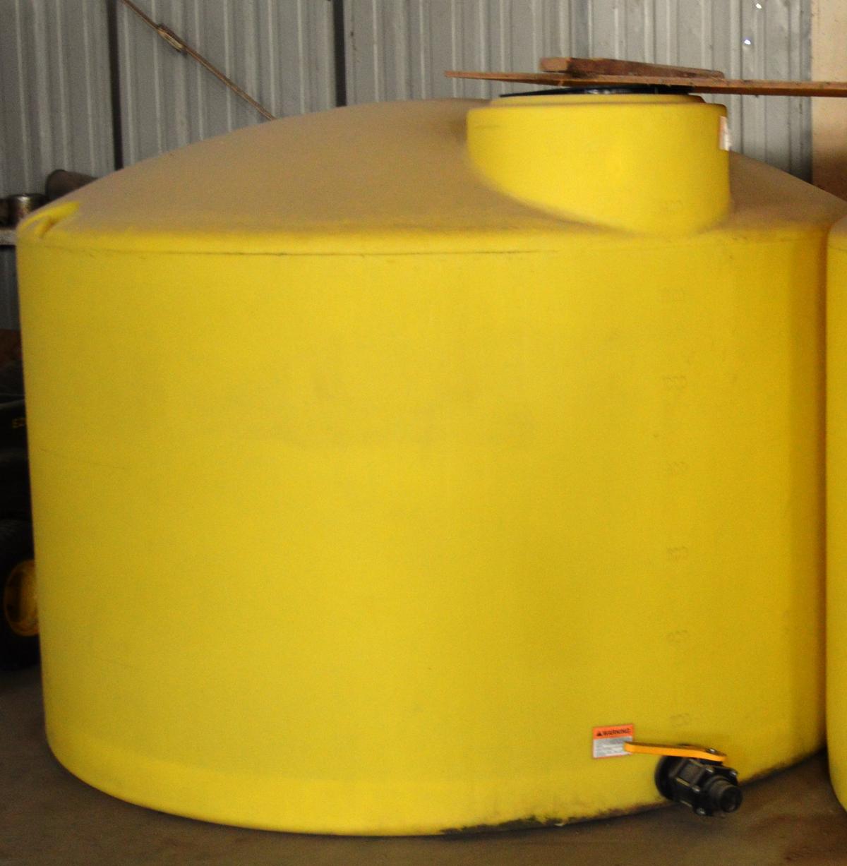 1550 Gal Fertilizer Tank - yellow