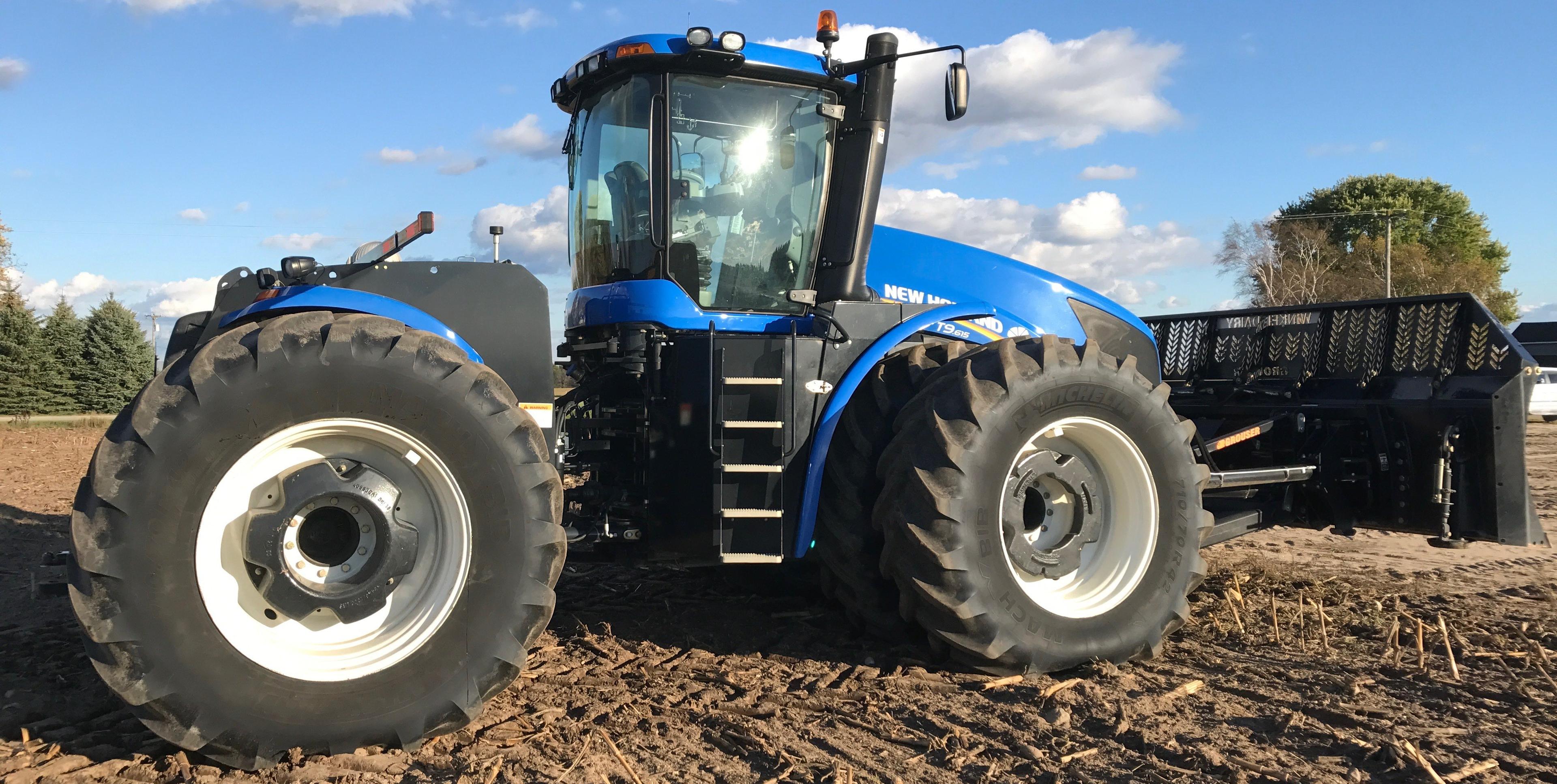 2014 NH T9-615 4WD Tractor