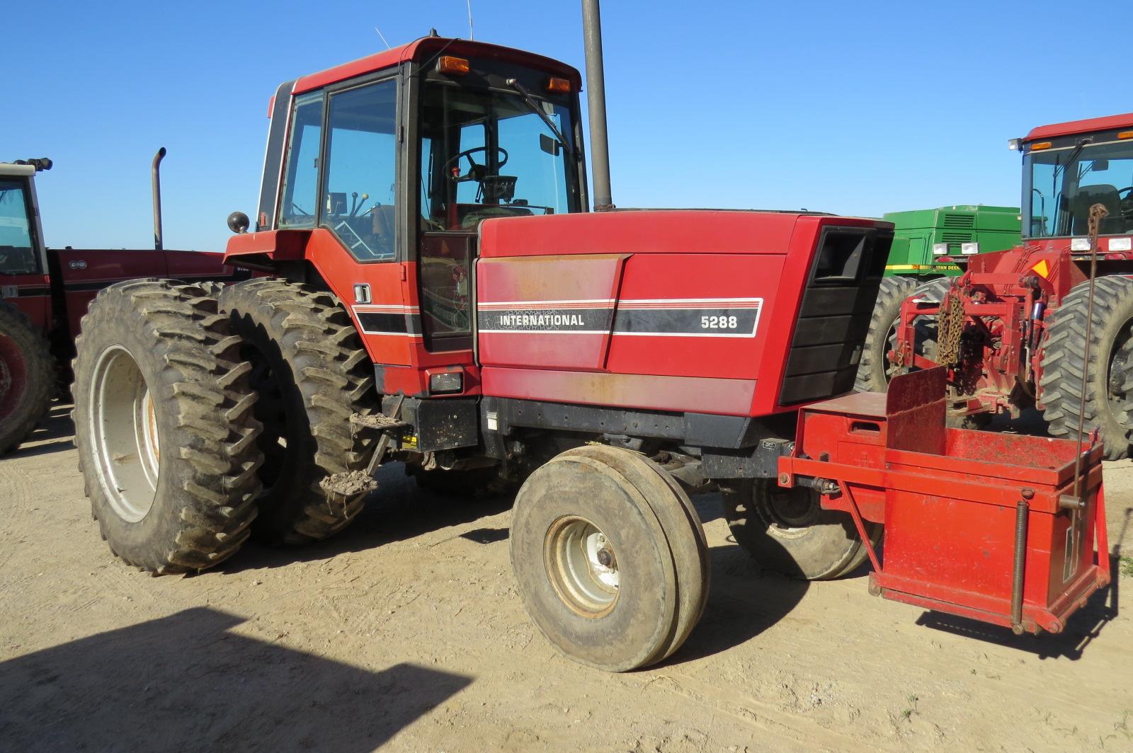 1982 IHC 5288 2WD TRACTOR