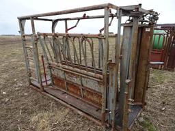 WW LIVESTOCK SYSTEMS CATTLE SQUEEZE CHUTE, PALPATION GATE