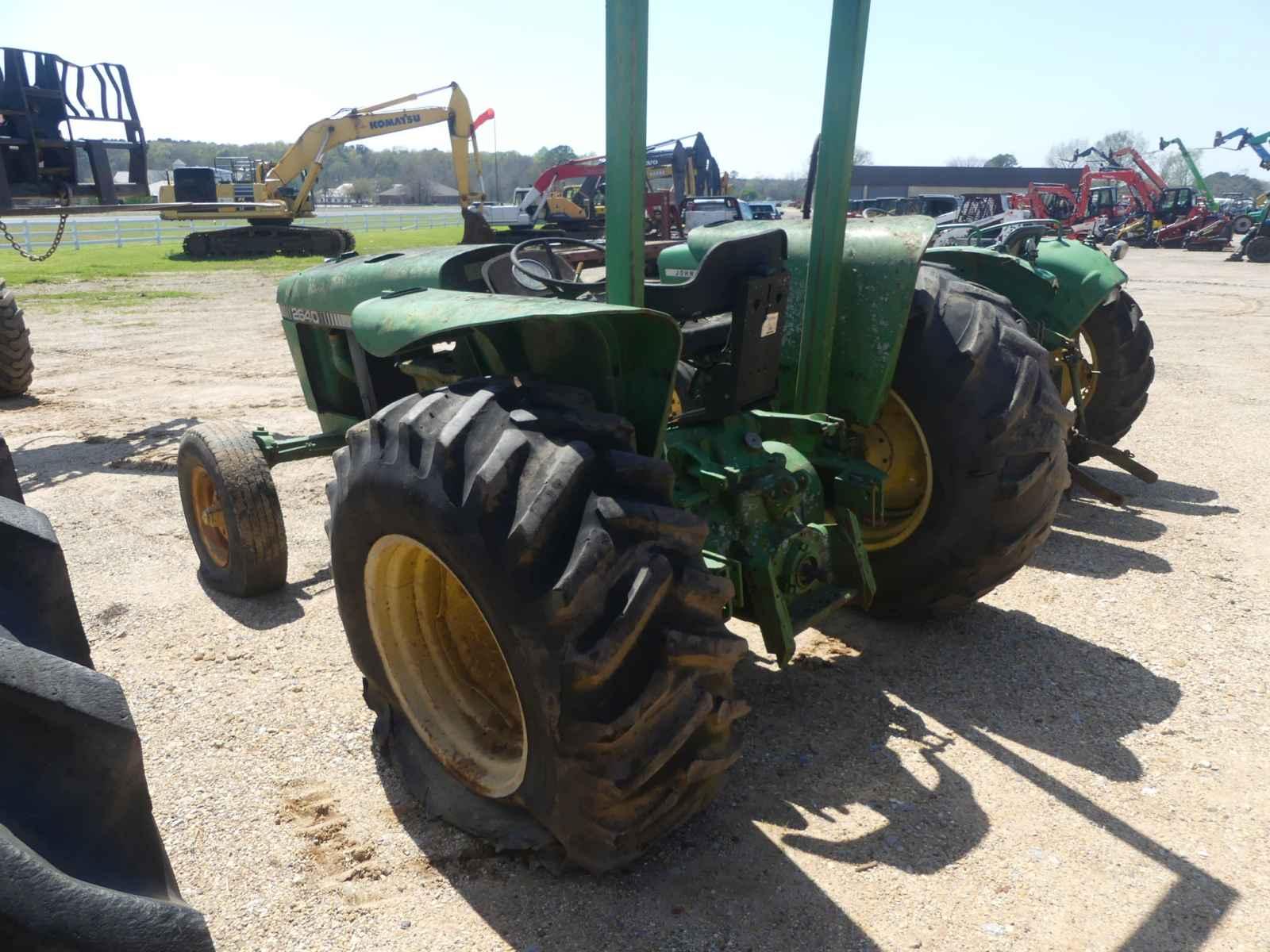 John Deere 2640 Tractor (Salvage)