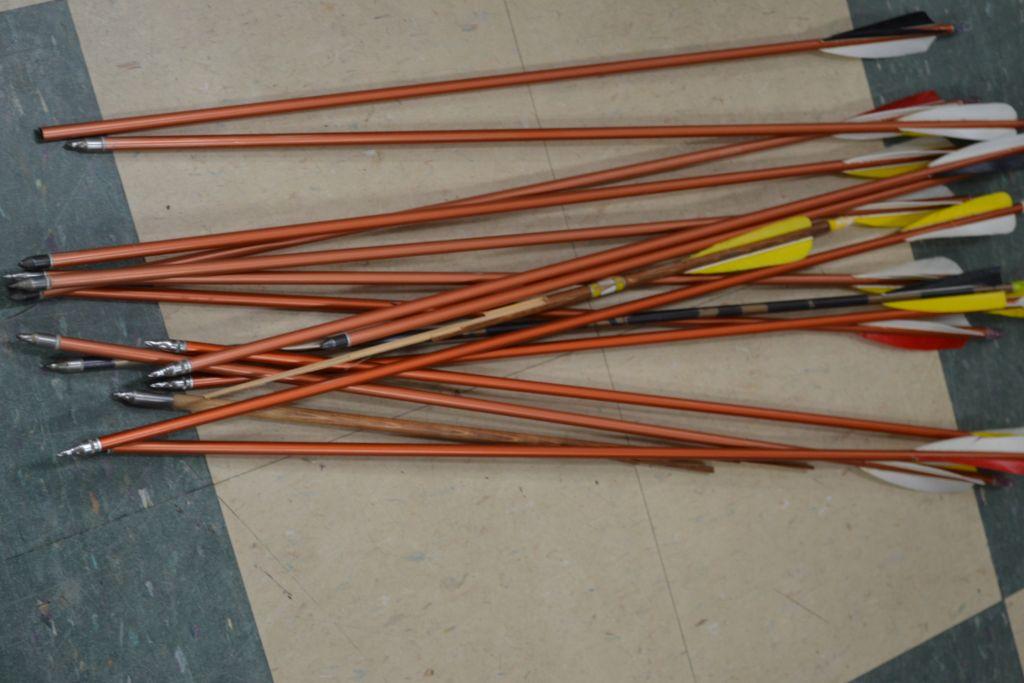 15 Easton Arrows; Rose Gold Shaft with Yellow White Red and Black Fletching Practice Arrows in Tube