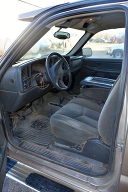 2004 Chevrolet 1500 Regular Cab, 8 Foot Box, 4x4, Automatic, 4.8L V8, Tow Bar, 130,878 Miles