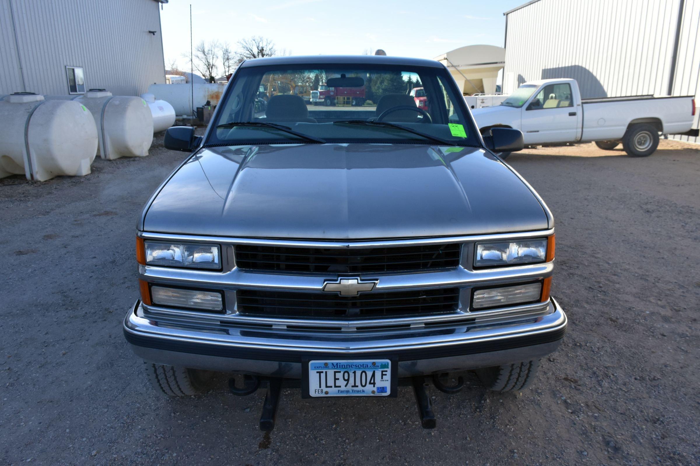 2000 Chevrolet 3500 Regular Cab, 8 Foot Box, 350 V8, Automatic, 4x4, 90,697 Miles, Sharp