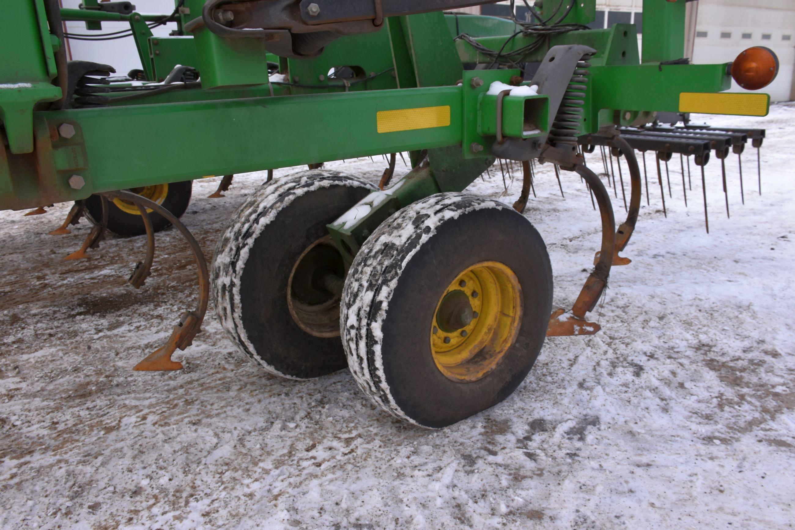 John Deere 2210 Field Cultivator, 48.5’, Big Gauge Wheels, 4 Bar Harrow, Depth Control, Double Fold,
