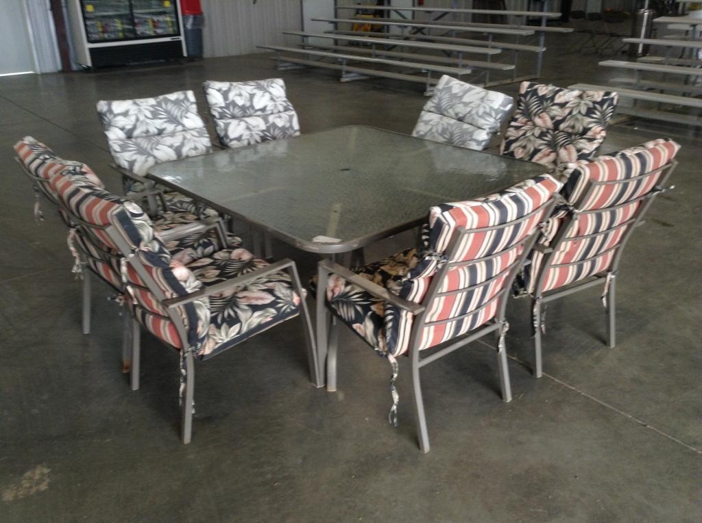 Patio Table w/8 Matching Chairs