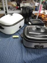 4 SMALL APPLIANCES TOASTER, COFFEE MAKER AND COOKERS