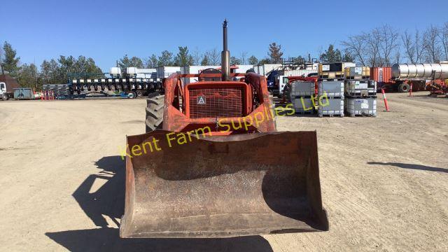ALLIS CHALMERS 170 TRACTOR WITH LOADER
