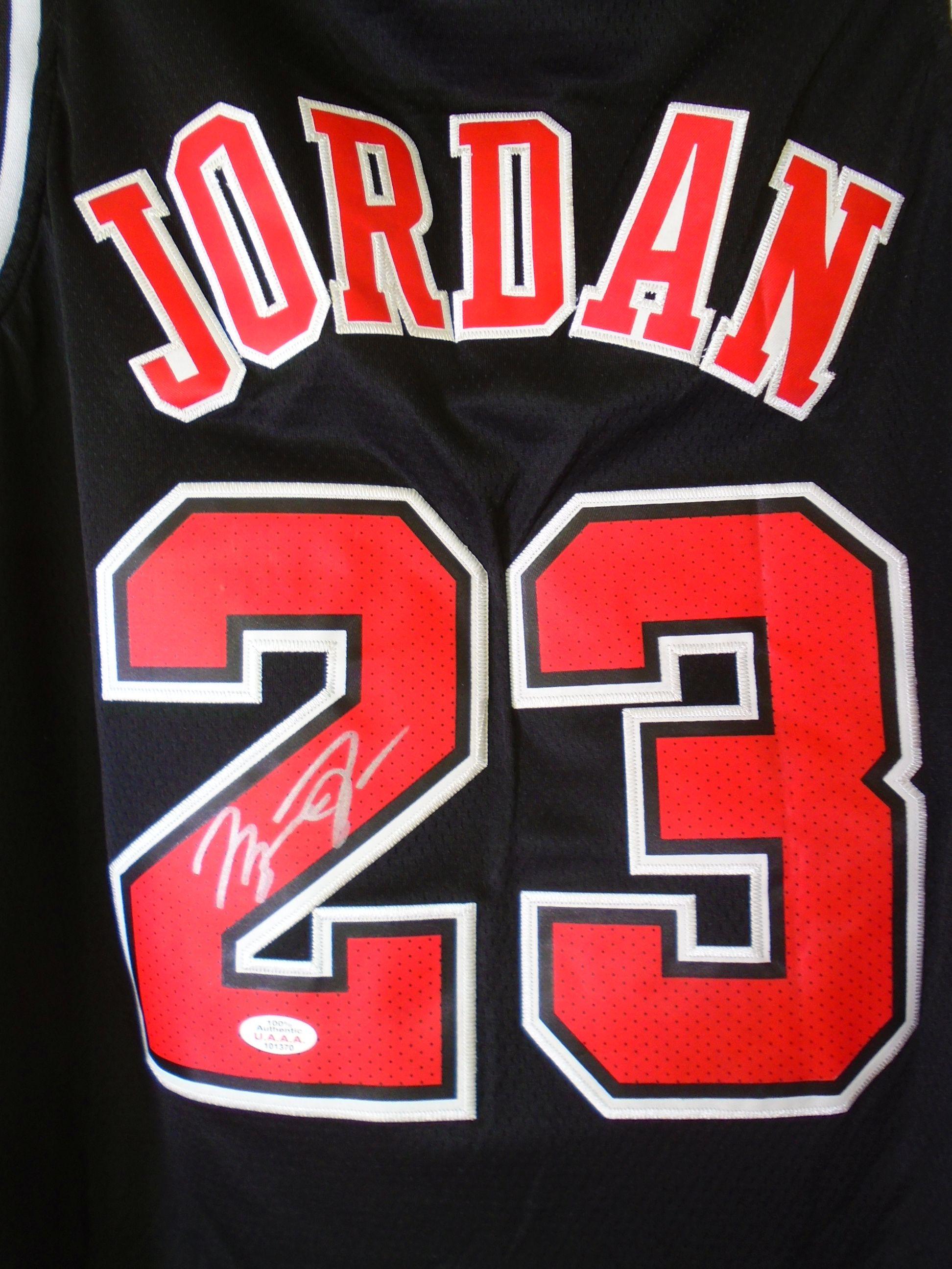 Michael Jordan - NBA Hall of Fame - Signed Chicago Bulls Jersey.