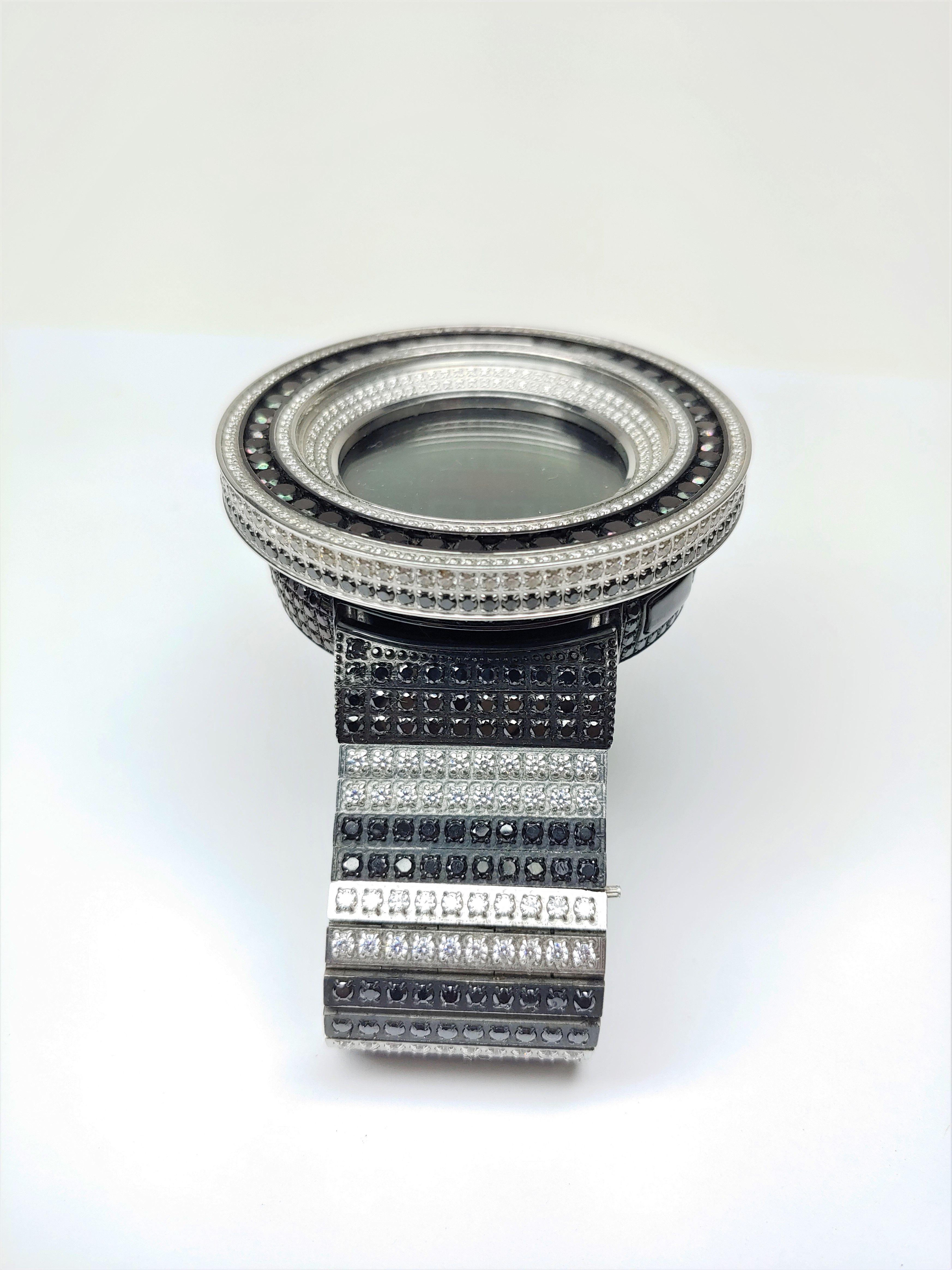Designer Mens Gucci 114-2 Lab Diamonds St. Steel Digital Watch