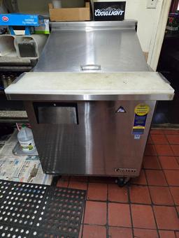 Everest EPBR1 Single Door Refrigerated Pizza Prep Table on Casters