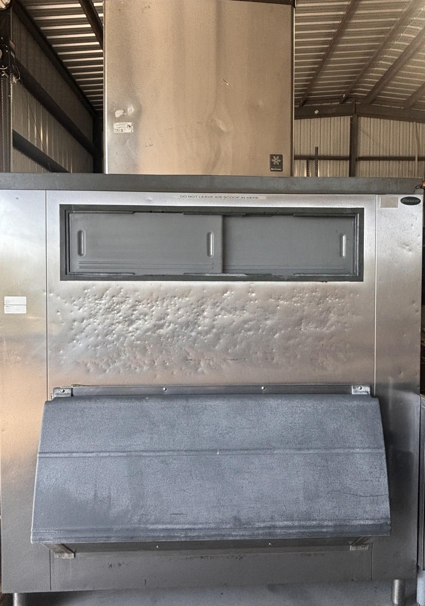 Manitowoc 1,000 Lbs Ice Machine w. Follett Bin - Model# QY1094N