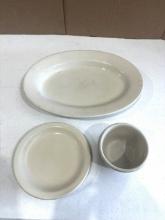 (161) Porcelin Matching Plate Set