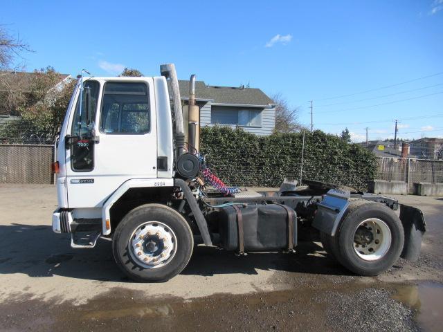 1989 FORD CARGO 7000 SINGLE AXLE TRACTOR