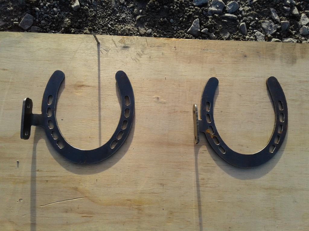 (2) Horseshoe Metal Hangers