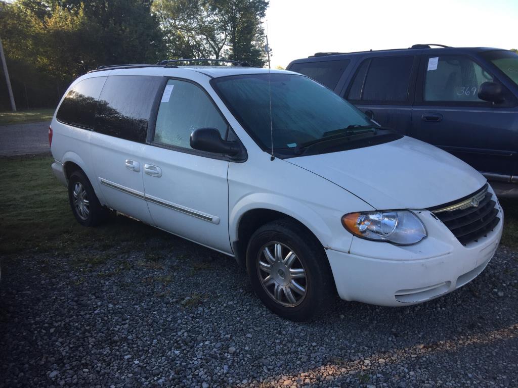 2007 Chrysler Town and Country Touring Year: 2007 Make: Chrysler Model: Tow