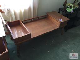 Lift top coffee table