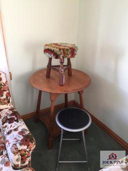 Lot in corner: wood table, wood, stool, metal stool