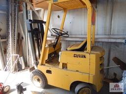 Clark gasoline fork truck hours are n/a