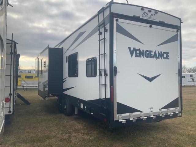 2019 Vengeance Fifth Wheel Camper / Toy Hauler