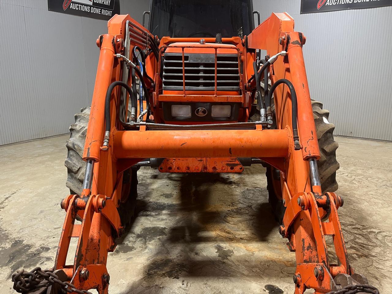 Kubota M9000 Tractor with Loader