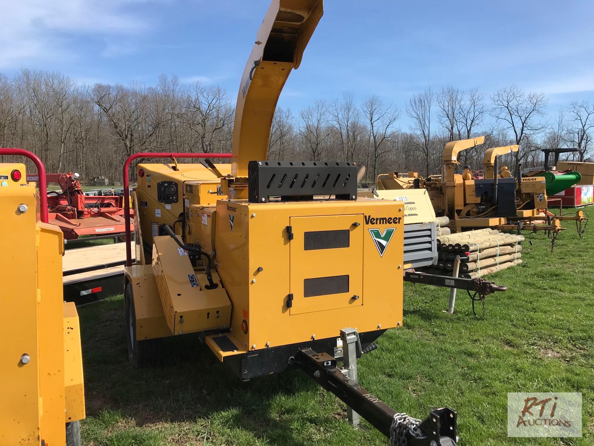 Vermeer BC1000 XL power feed wood chipper, gas engine, 750 hrs