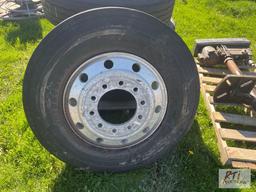 Pile of (5) 11R 22.5 tires and wheels, 2 aluminum, 3 steel