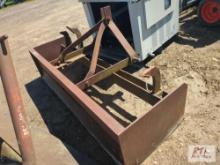 Box blade with scarifier