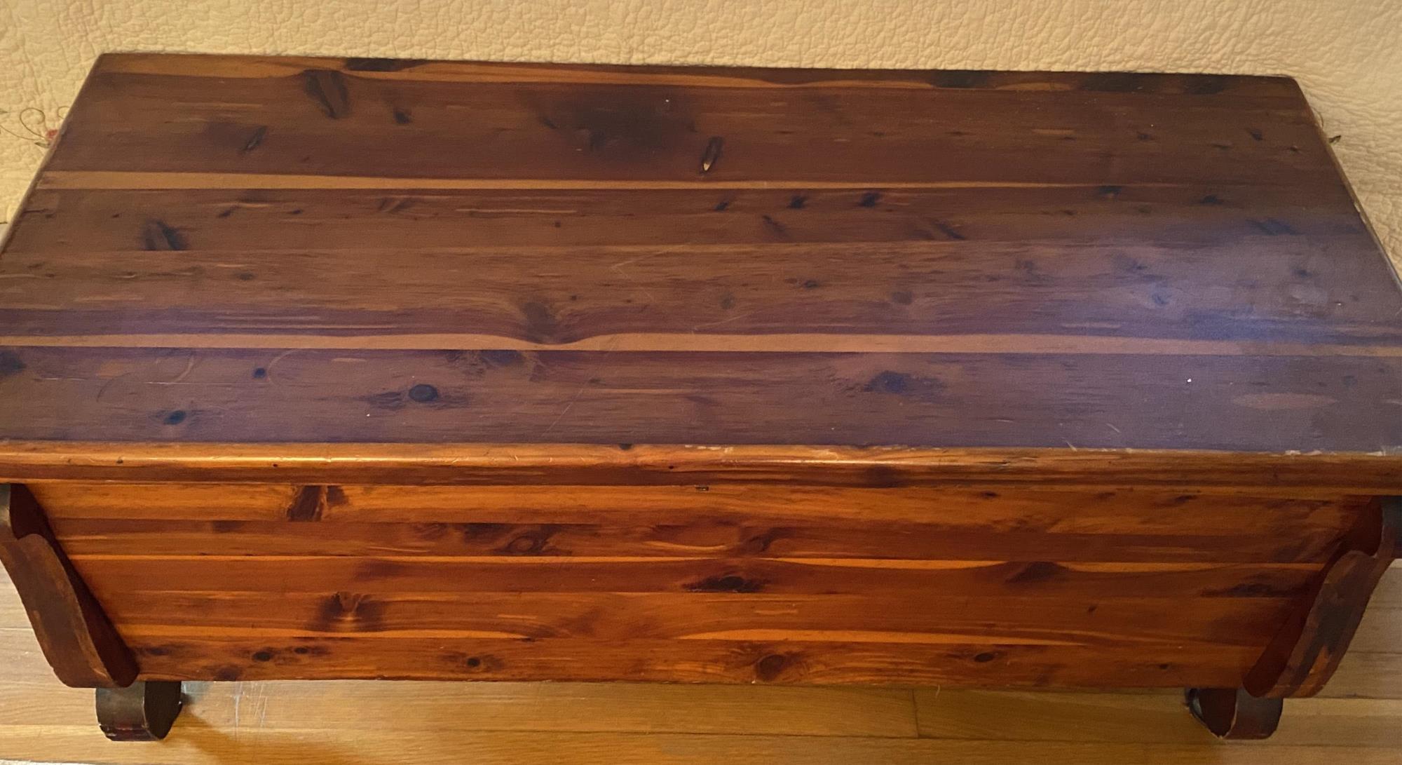 TRADITIONAL CEDAR CHEST BY LANE