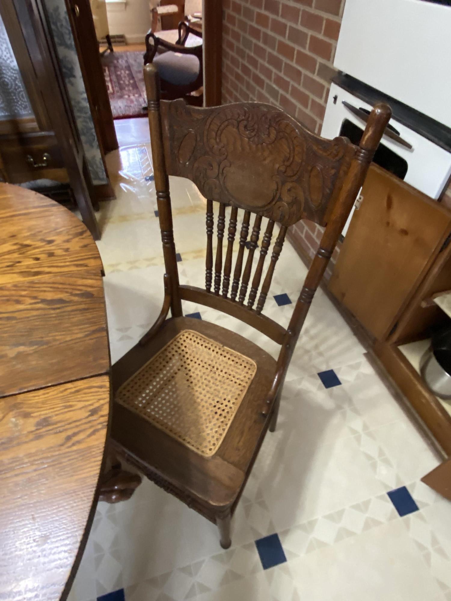 SINGLE PEDISTAL OAK TABLE AND FOUR CHAIRS