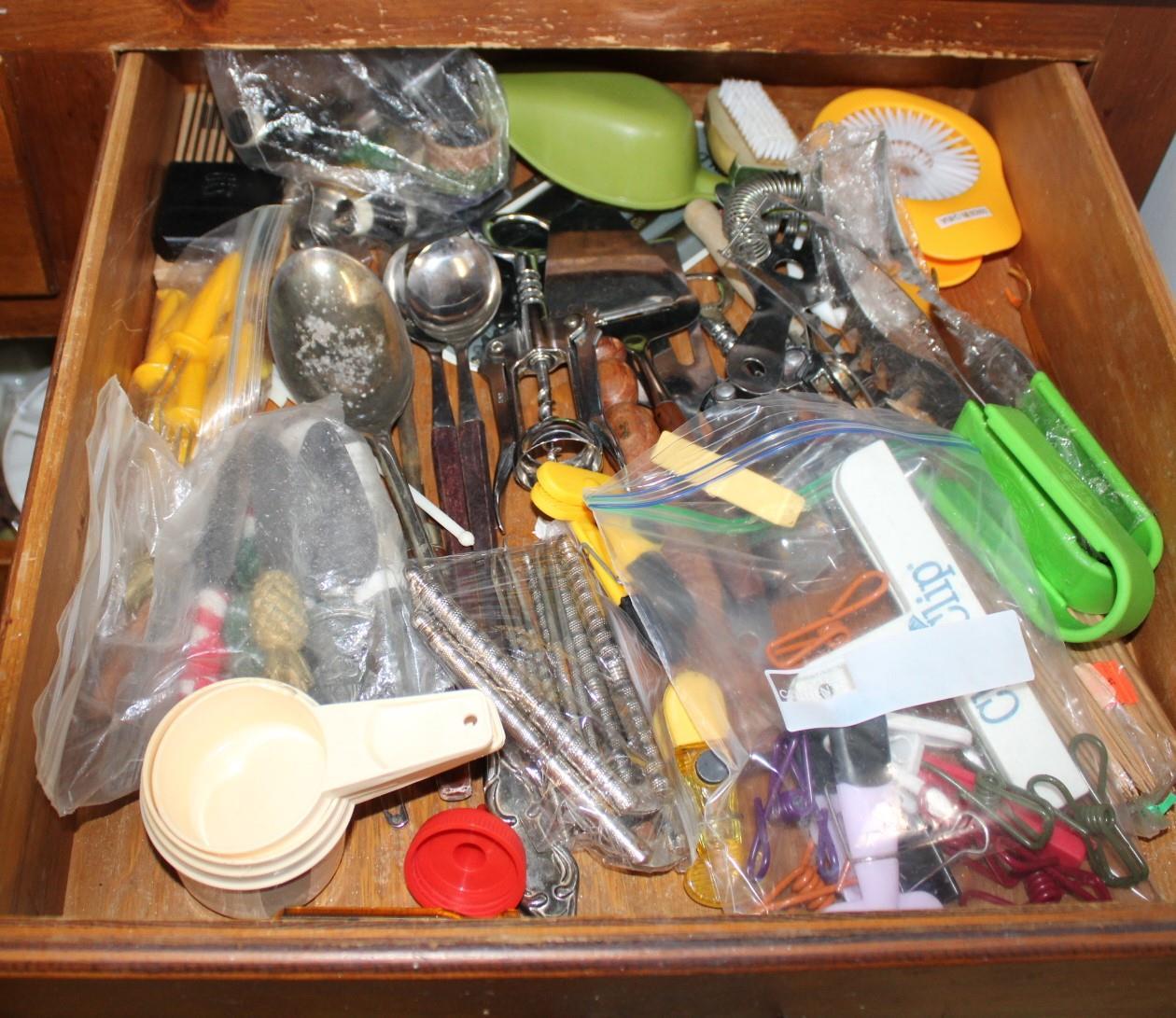3 DRAWERS OF CONTENTS