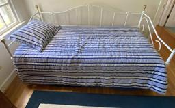 METAL FRAME DAY BED
