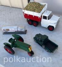 FLAT MISC TRUCK/TRACTOR TOYS