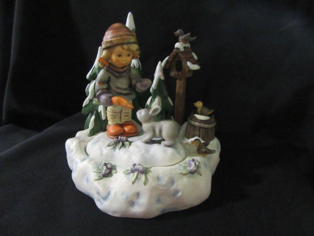 HUMMEL FIGURINE - PEACEFUL OFFERING & HUMMELSCAPES COLLECTION FRIENDSHIP IN
