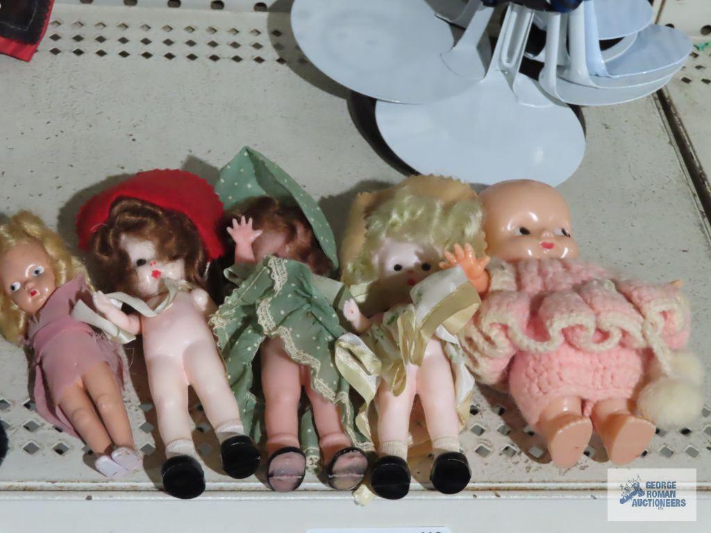 Lot of vintage plastic dolls