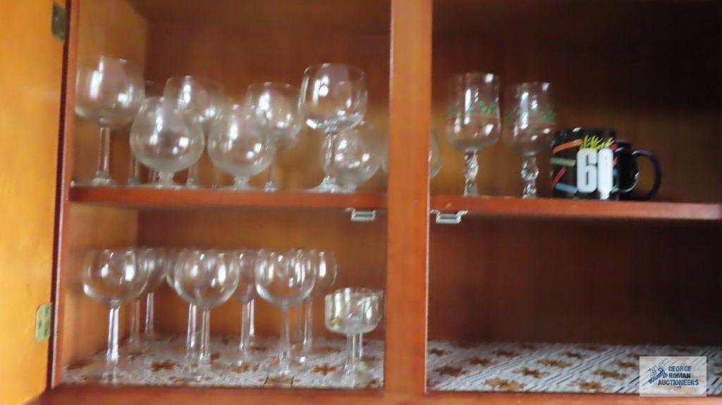 Assorted glassware and mugs