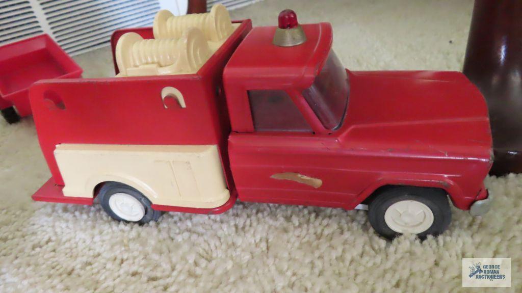 Vintage Tonka...jeep...firetruck...and other toy trailer