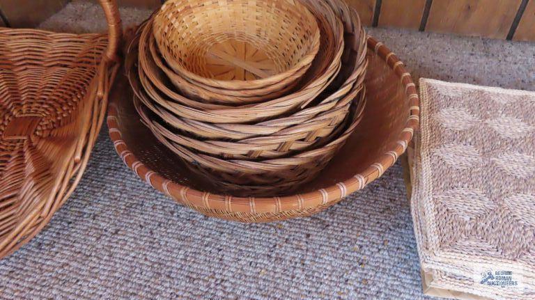 Placemats and baskets