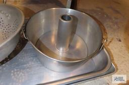 Aluminum baking pans, colander and bundt pan