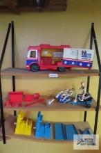 Evel Knievel scramble van with Evel Knievel figurines, motorcycles and accessories