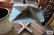 Wooden and metal outdoor table with star decorations